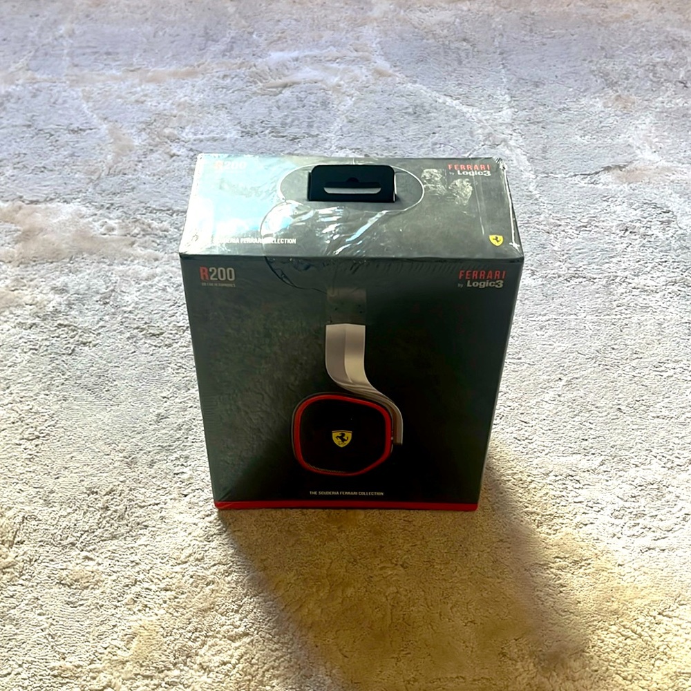 Ferrari headphones R200
